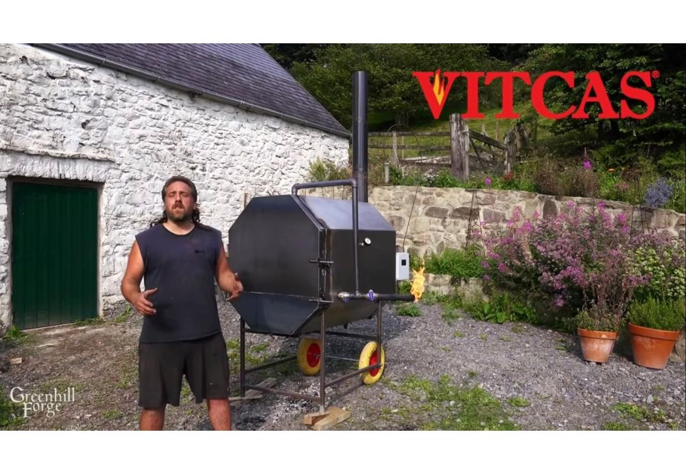 Vitcas i bygget av en vedgasgenerator för energiförsörjning utanför elnätet på YouTube